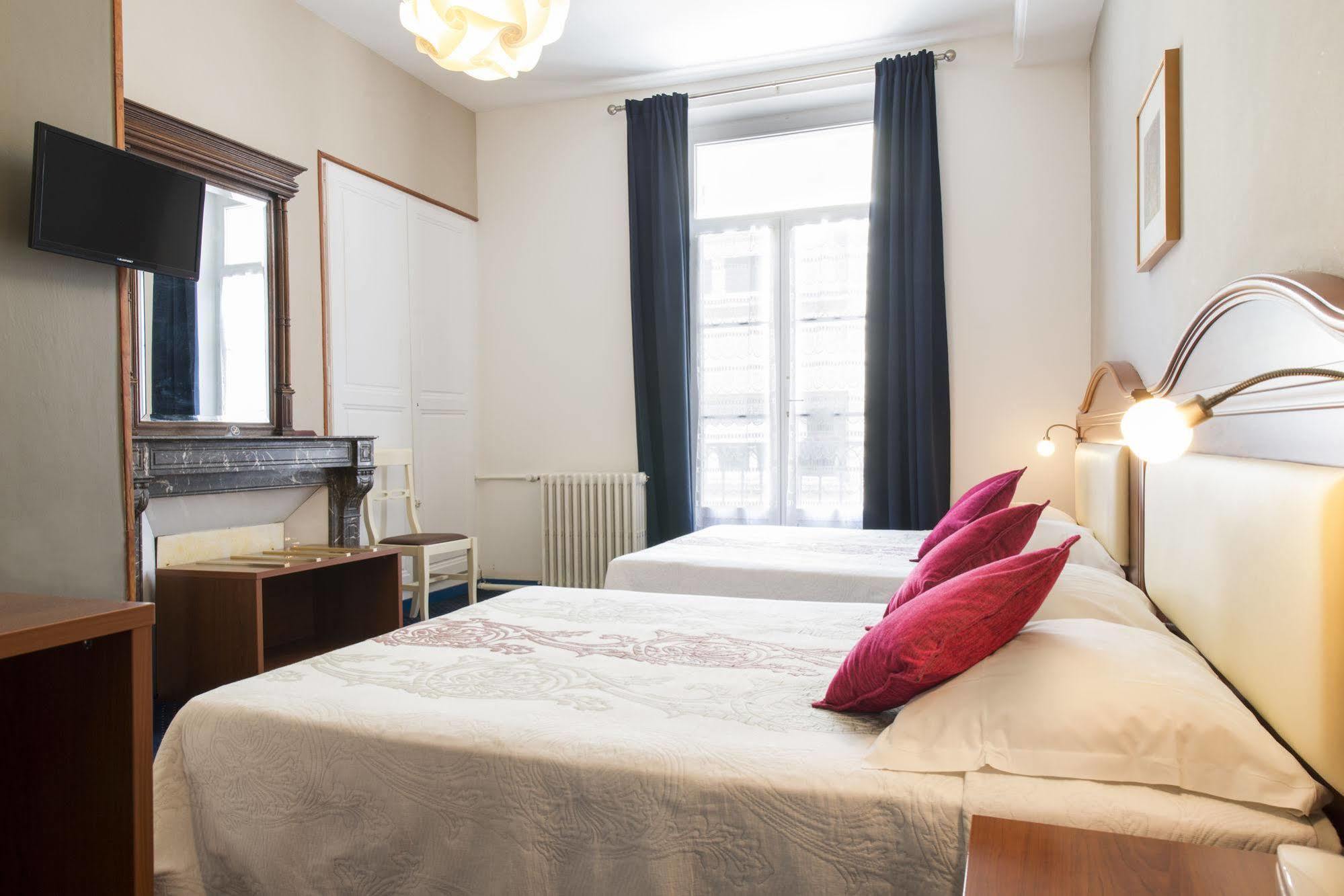 Hotel Logis Hotel Central 2*
